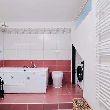 Gemelli Suite Design con Jacuzzi By HÔTEA * Roma